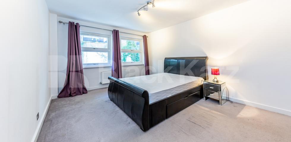 			STUNNING TWO BED!, 2 Bedroom, 1 bath, 1 reception Flat			 Queens Gardens, LANCASTER GATE